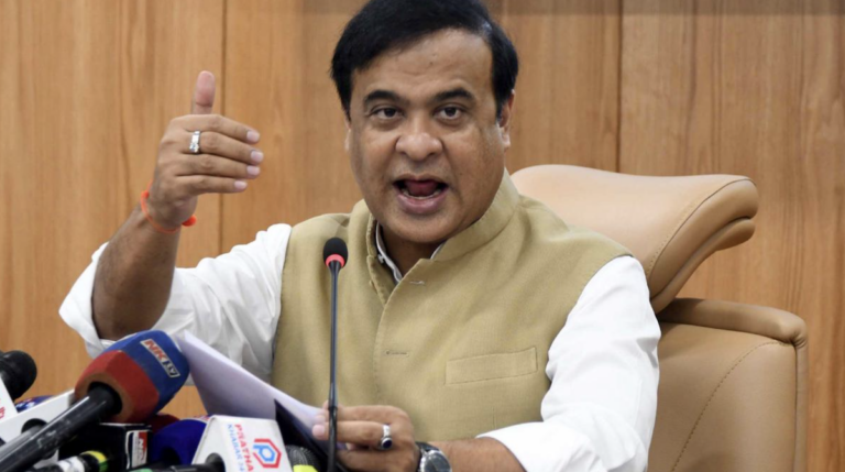 नमाज मसले पर असम सीएम सरमा सहयोगियों के निशाने पर, पूछा-क्या सरमा कामाख्या मंदिर में दी जाने वाली बलि पर भी रोक लगाएंगे?