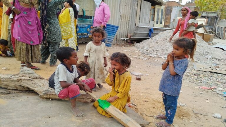 ग्राउंड रिपोर्ट: स्लम बस्तियों में भी शिक्षा को बढ़ावा देने की ज़रूरत