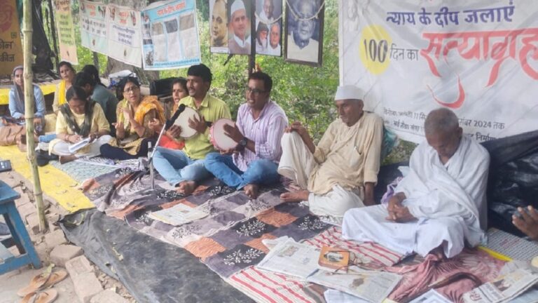 सत्याग्रह का 37 वां दिन: वरिष्ठ गांधीजन अलख भाई और किशोरी भाई उपवास पर बैठे