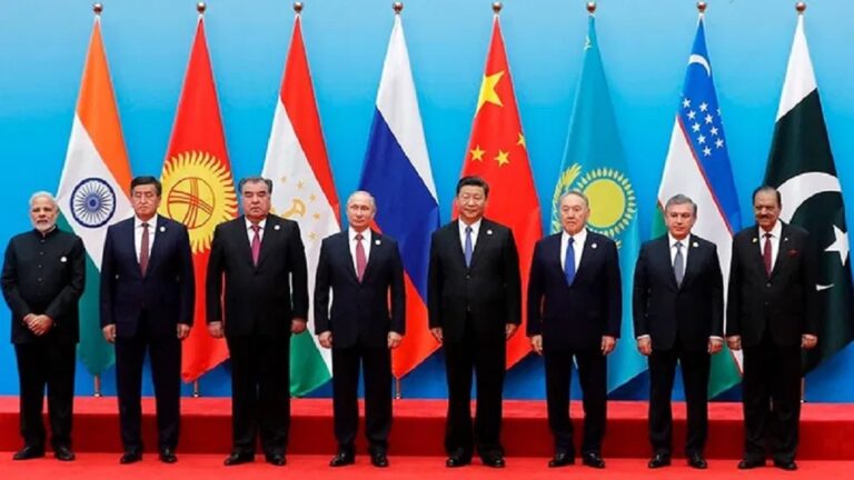 अमेरिकी डॉलर का प्रभुत्व, BRICS और तीसरी दुनिया: आर्थिक संघर्ष और वैश्विक संतुलन