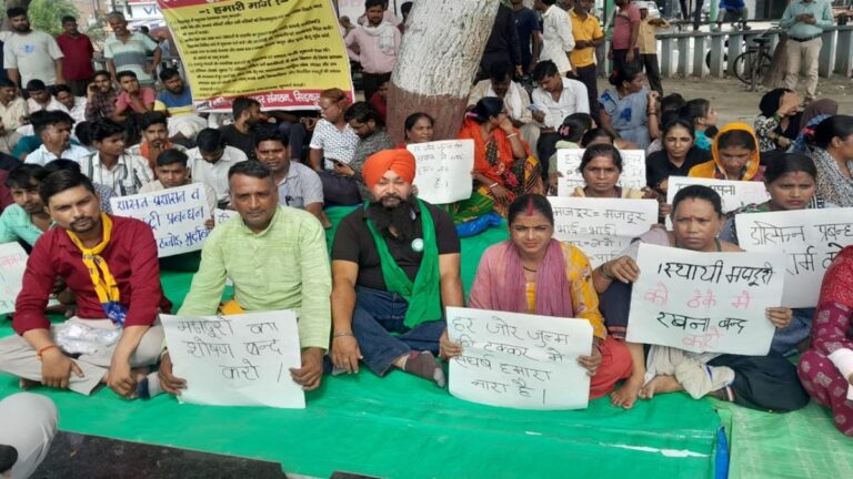 नौ दिन से भूखी महिला मजदूरों पर पुलिस का क्रूर हमला: कई महिलाएं अस्पताल में भर्ती