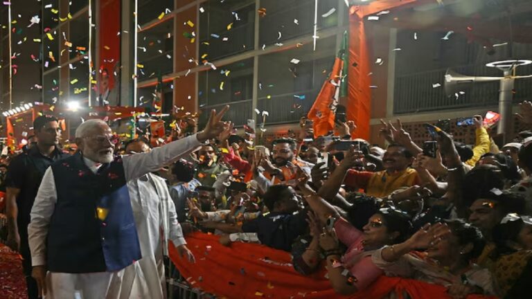 राजनीतिक संघर्ष में मुख्य सवाल सत्ता का नहीं लोकतंत्र बचाने का है