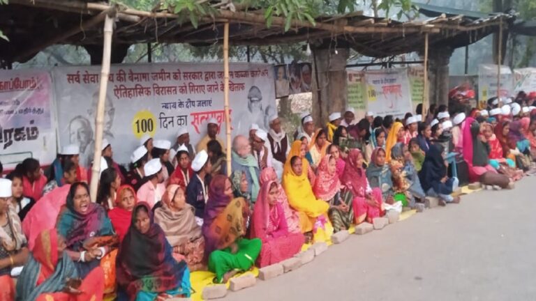 सर्व सेवा संघ: प्रधानमंत्री के गोद लिए गांव नागेपुर के लोग सत्याग्रह में हुए शामिल
