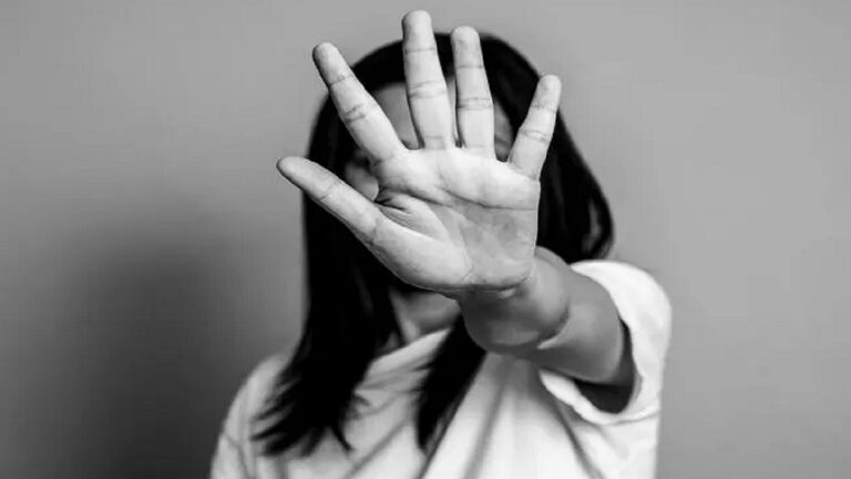 25 नवंबर: महिला हिंसा समाप्ति पर मंडरा रहा अधिकार-विरोधी ताकतों का खतरा