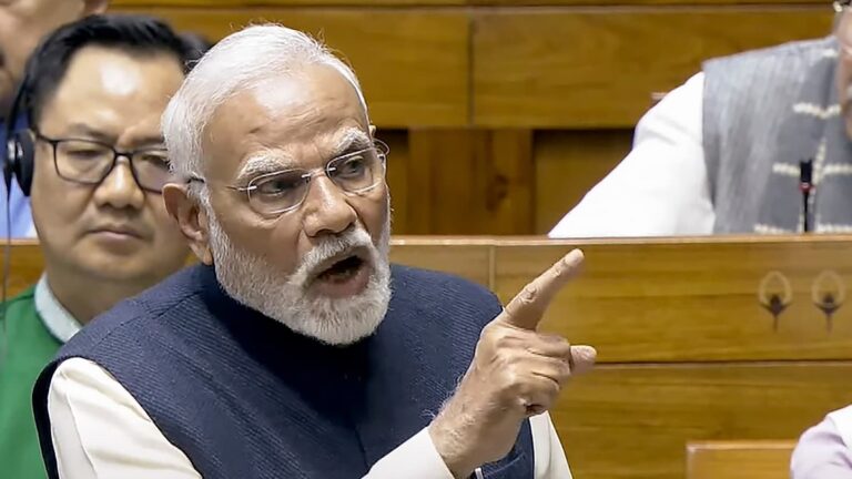 संविधान के 75 साल: भाजपा नेताओं का संसद के अन्दर और बाहर संवैधानिक मूल्यों पर हमला
