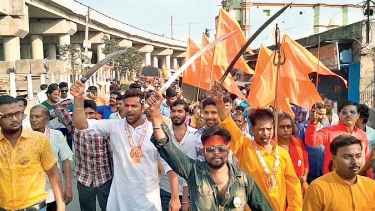 हिंदुत्व की राजनीति में छाया-युद्ध का घमासान