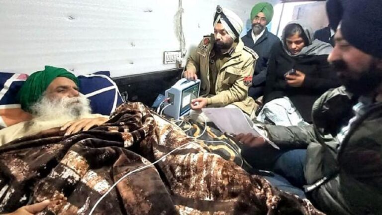 ‘अराजनीतिक’ होने के भ्रम