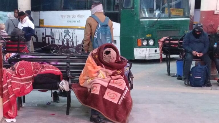 ग्राउंड रिपोर्ट : किलर कोल्ड वेव का यूपी में कहर, ठंड से हो रही मौत और दावों तक सिमटी व्यवस्था