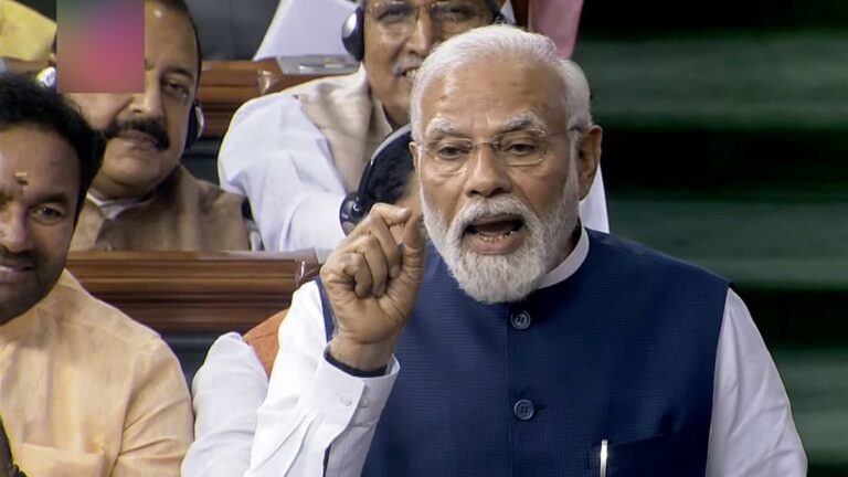जब भी मुंह खोले झूठ पर झूठ ही बोले