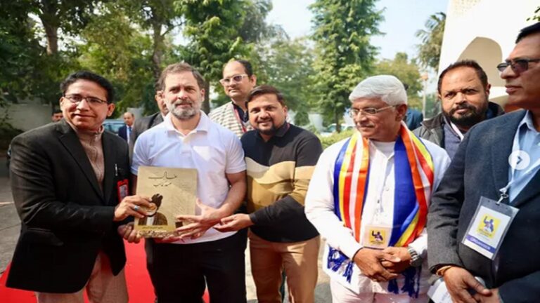 बहुजन समाज के बुद्धिजीवियों के बीच गहरी पैठ बनाते जा रहे हैं राहुल गांधी