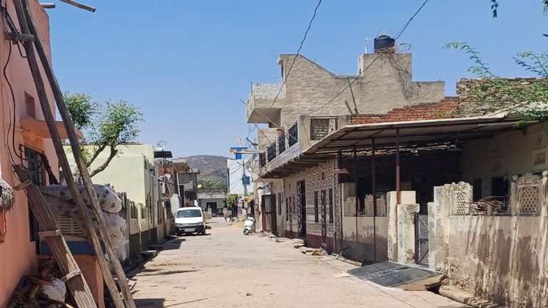 ग्राउंड रिपोर्ट: सामूहिक भागीदारी से आदर्श गांव का निर्माण संभव है