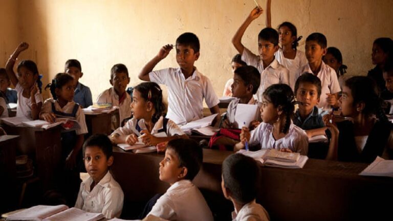 खोट नो-डिटेंशन पॉलिसी में नहीं, जन-शिक्षा के प्रति राज्य के नजरिये में है  