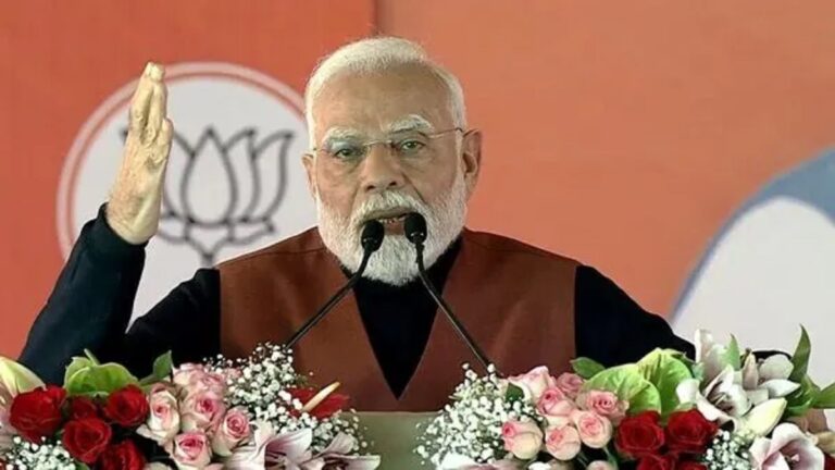 दिल्ली के मतदाताओं को लुभाने के लिए लॉलीपॉप की घोषणा पूरी होते ही चुनाव आयोग द्वारा तारीख का ऐलान