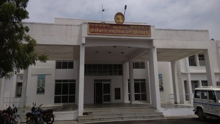आदिवासी नेता से माफ़ी मांगें अनूपपुर कलेक्टर वरना होगा आन्दोलन: बादल सरोज