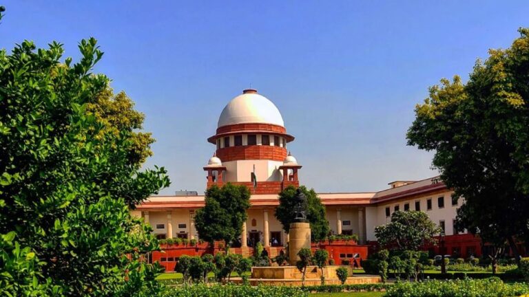 संविधान के संरक्षक की भूमिका से सुप्रीम कोर्ट का लगातार भटकाव