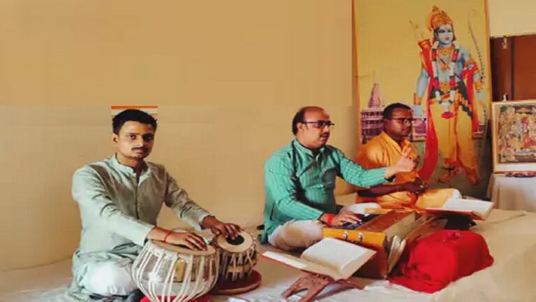 उत्तर प्रदेश के स्कूलों में रामचरितमानस और वेद कार्यशाला अनिवार्य, हाईकोर्ट में याचिका