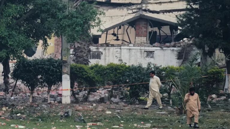 क्या पाकिस्तान पर भारत के हमले से सशस्त्र हमले रुकेंगे?ऑपरेशन सिंदूर के बाद भारत और पाकिस्तान के बीच तनाव क्या पाकिस्तान पर भारत के हमले से सशस्त्र हमले रुकेंगे?