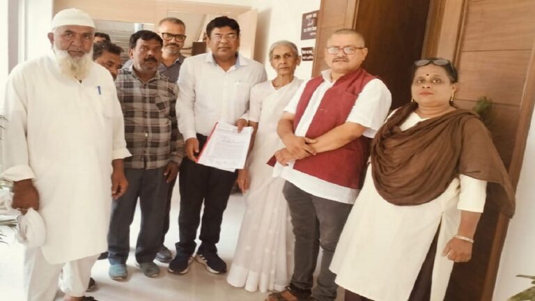 अकबरनगर विस्थापितों के लिए कमिश्नर और एलडीए उपाध्यक्ष से मिला प्रतिनिधिमंडल