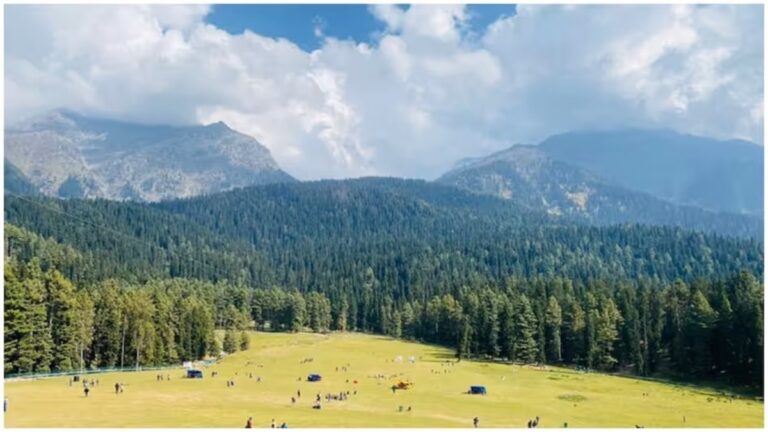 पहलगाम हमले के एक महीने बाद भी नाजुक हैं कश्मीर के हालात
