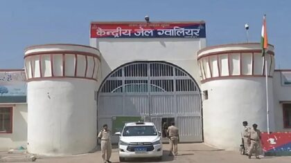 अथ संघ सरेंडर गाथा: आँखों देखा इमरजेंसी अध्याय