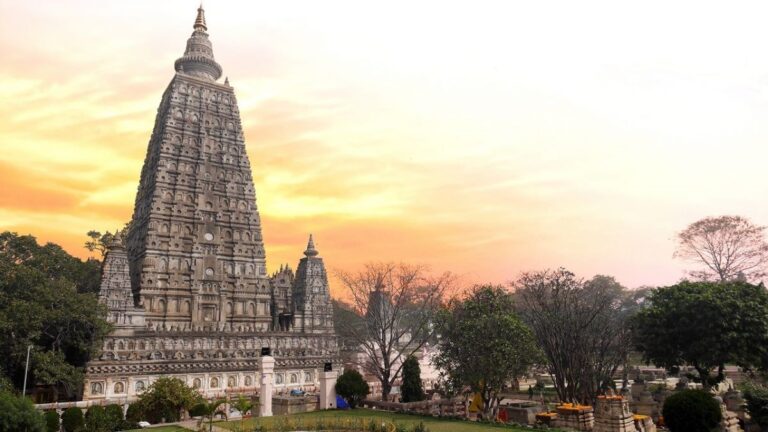बोधगया के महाबोधि मंदिर पर किसका नियंत्रण हो?