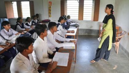 शिक्षक पढ़ाए या सरकार की चाकरी करे?: गैर-शैक्षणिक कार्यों से शिक्षकों को मुक्त करो!