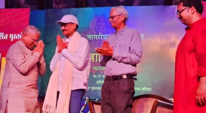 राज्यसभा उपसभापति हरिवंश ने किया वरिष्ठ पत्रकार विजय विनीत की पुस्तक का लोकार्पण