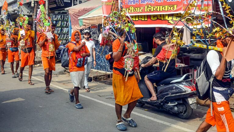 उत्तर प्रदेश में कानून व्यवस्था ध्वस्त: कांवड़ियों का उत्पात फासीवादी अभियान का हिस्सा