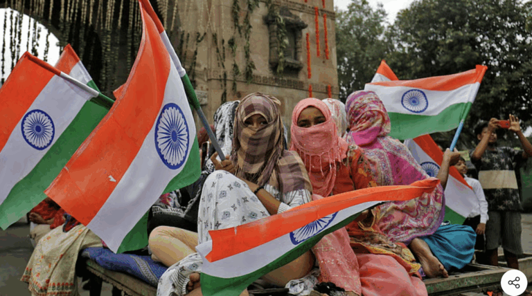 आज़ादी के जश्न के साथ उसे बचाने के प्रश्न भी सुलझाएं !